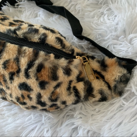 NWT Animal Print Plush Waist Bag Fluffy Fanny Pack Crossbody Shoulder Bum Bag. - Picture 5 of 11